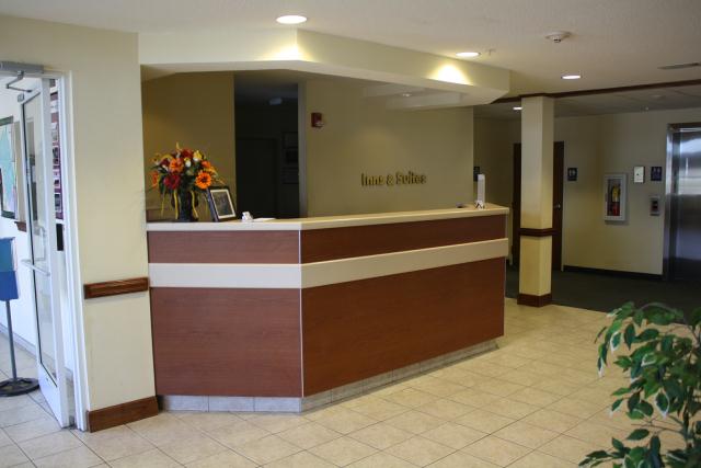  Hotel Front Desk